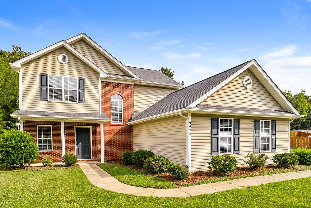 3 bed, 2.5 bath, 1334 sqft, $1,920 — Photo 4