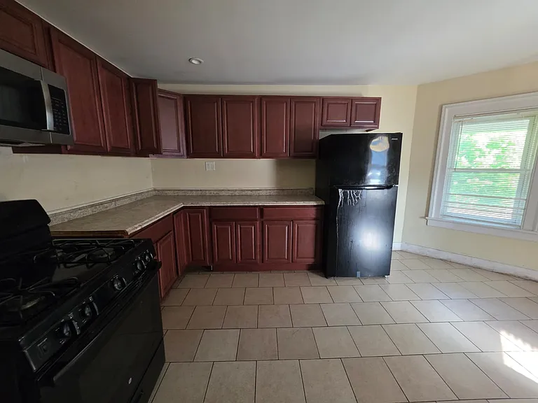 133 Hobart St #2A — Photo 11