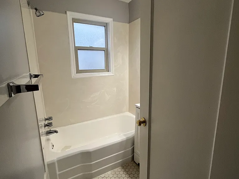 2704 S Alden St #A — Photo 10