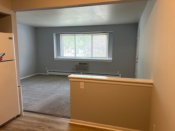 5th image of 1103 Woodridge Dr APT 1