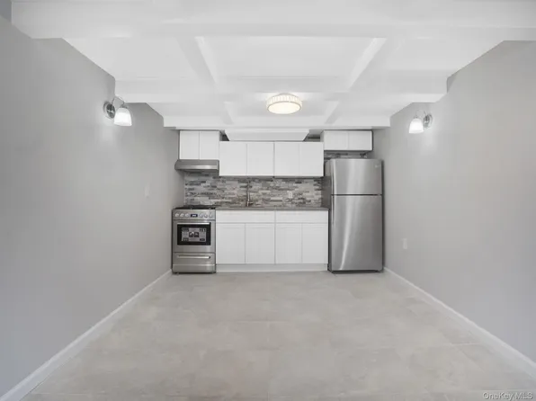 169 Barbara, Lindenhurst, NY