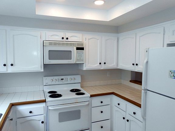 5th image of 902 Caminito Madrigal Unit C