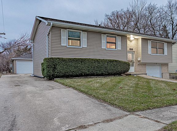 2nd image of 1571 Maplewood Ave