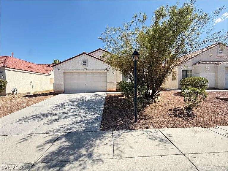 513 Lava Beds Way — Photo 1