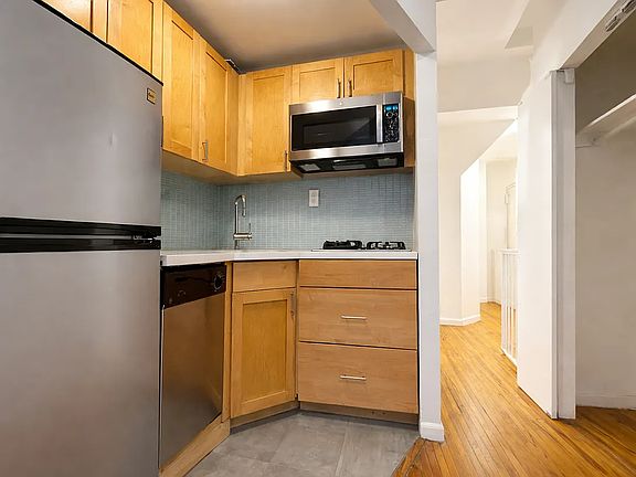 3rd image of 40 E 12th St APT 1B