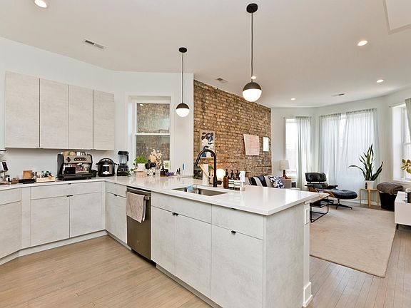 4th image of 2705 N Kimball Ave APT 2