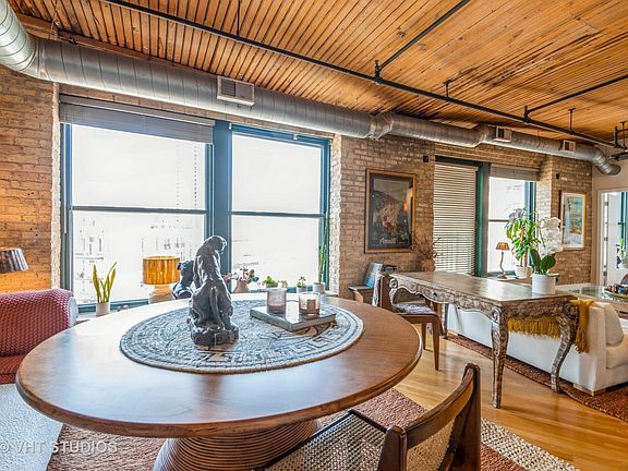 5th image of 411 W Ontario St APT 702