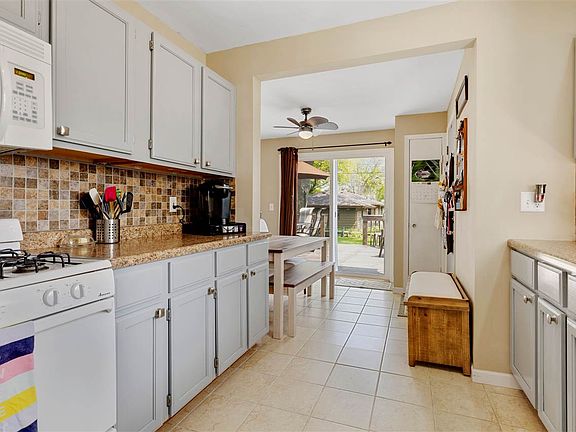 3rd image of 2223 Van Wie Ave