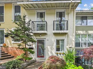 11468 Orchard Ln, Reston, VA 20190