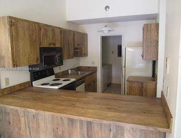 3819 SW 69th Ave #14-L — Photo 3