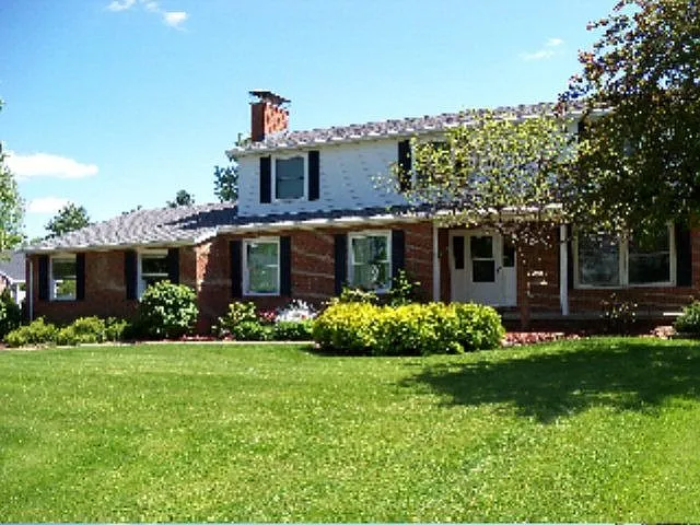 1505 Lealand Dr photo 1