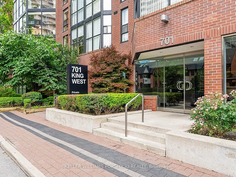 701 King St W #107 — Photo 24