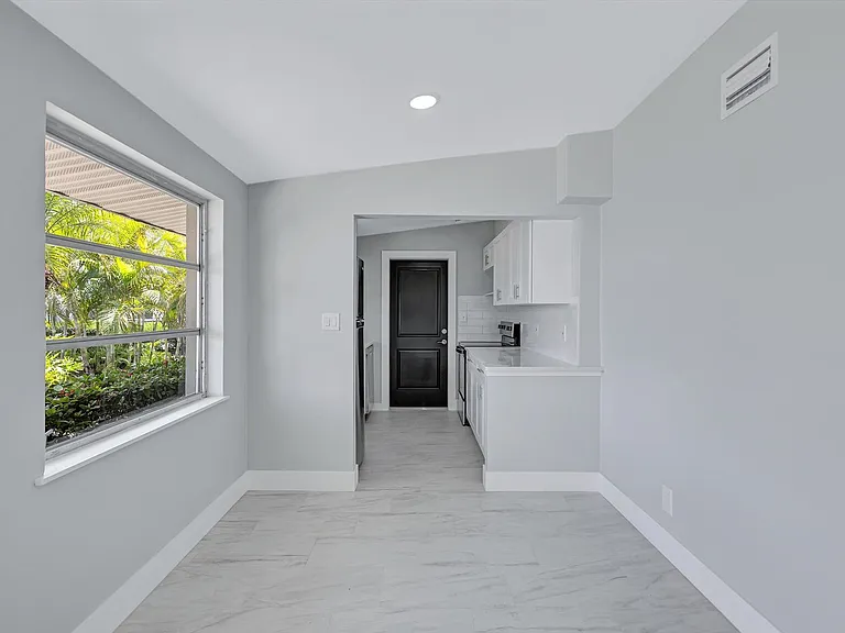 325 Capri Blvd — Photo 40