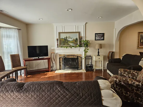 302 Bergen Ave, Apex, NC 27502