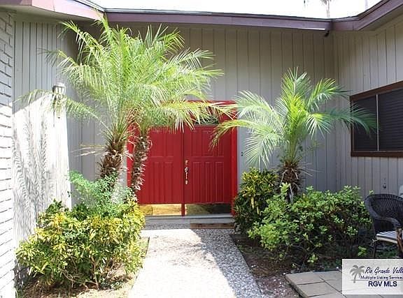 5th image of 2922 Lazy Lake Dr