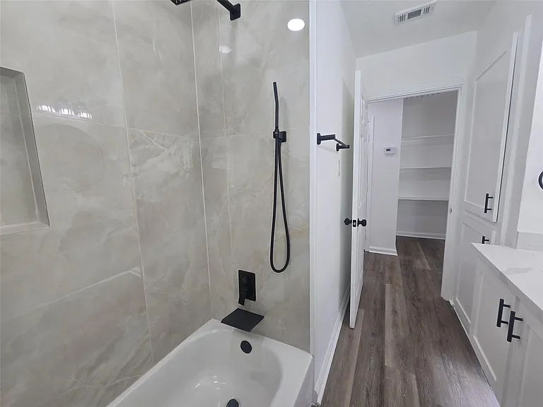 5102 Avenue L — Photo 23