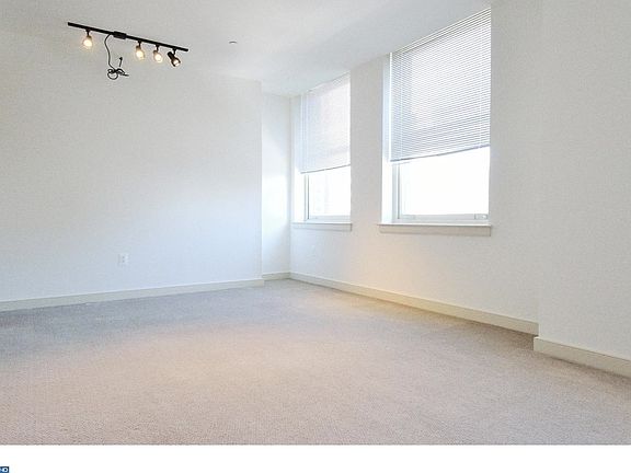 5th image of 111 S 15th St Penthouse P107