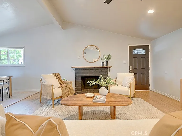 2044 W Spruce Ave — Photo 5