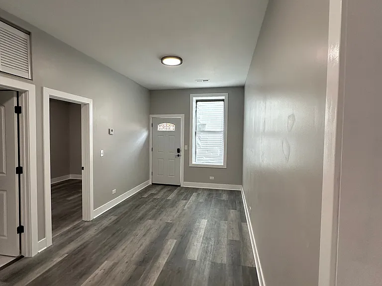 2120 S Fairfield Ave #1F — Photo 5