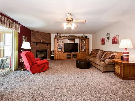 3rd image of 9746 N Hickory Ln