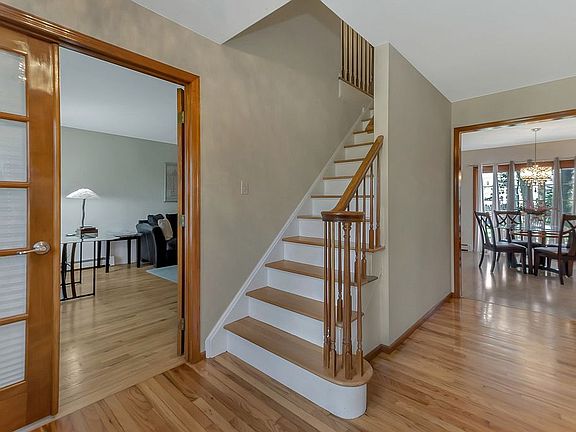 3rd image of 11 Munroe Ave