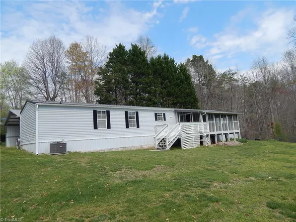 1300 White Rock Rd, Pinnacle, NC 27043