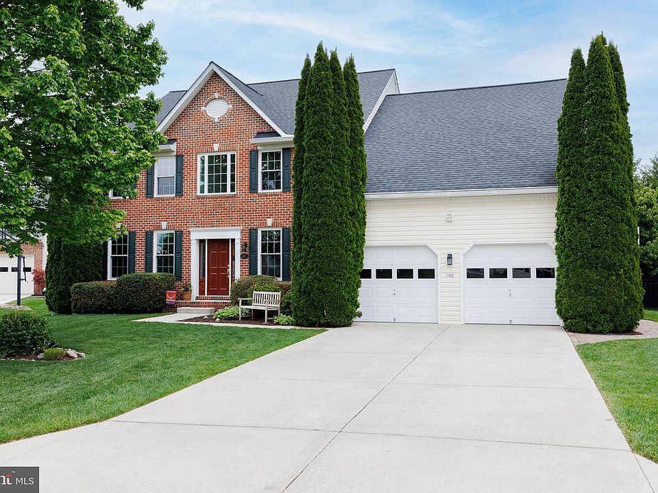 1st image of 749 Rustling Leaf Ct
