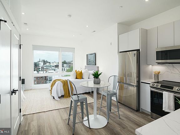 2nd image of 1421 E Columbia Ave #23-301