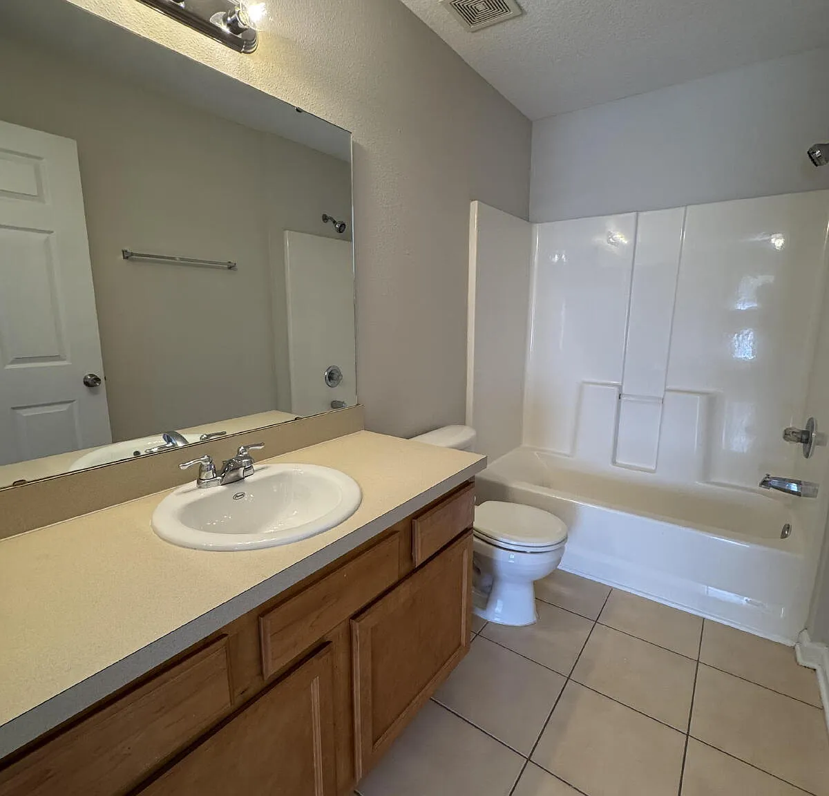 2 bed, 2.0 bath, 1176 sqft, $1,295 — Photo 2
