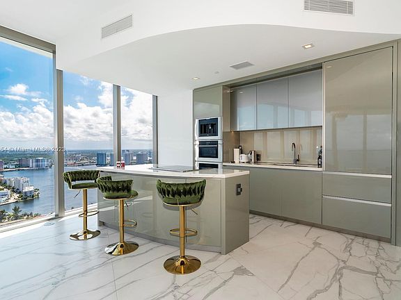 4th image of 18975 Collins Ave Unit 4004