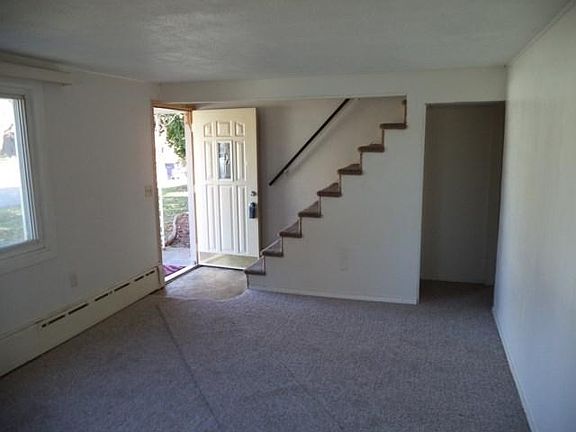 5th image of 1424 Sharon St