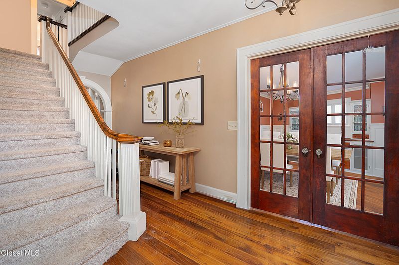 2nd image of 33 Kingsboro Avenue