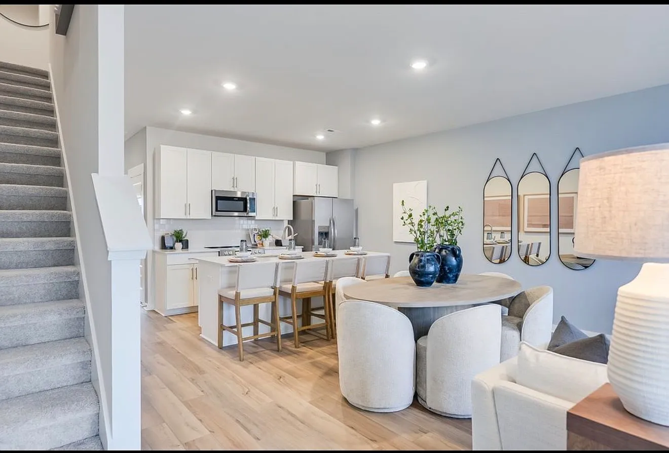3 bed, 2.5 bath, 1687 sqft, $1,995 — Photo 4