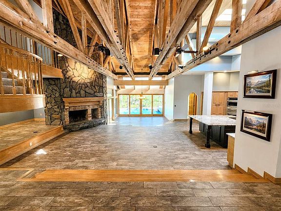 2nd image of 3522 Shoreline Cir