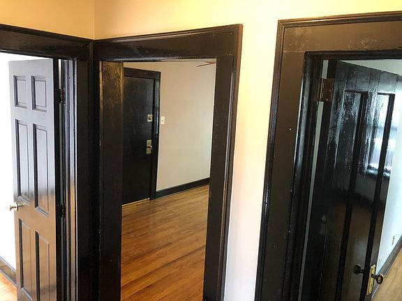 5th image of 3114 N Karlov Ave #101