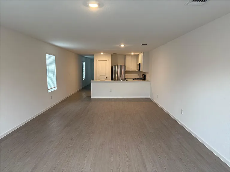 7916 Rutherford Ln — Photo 5
