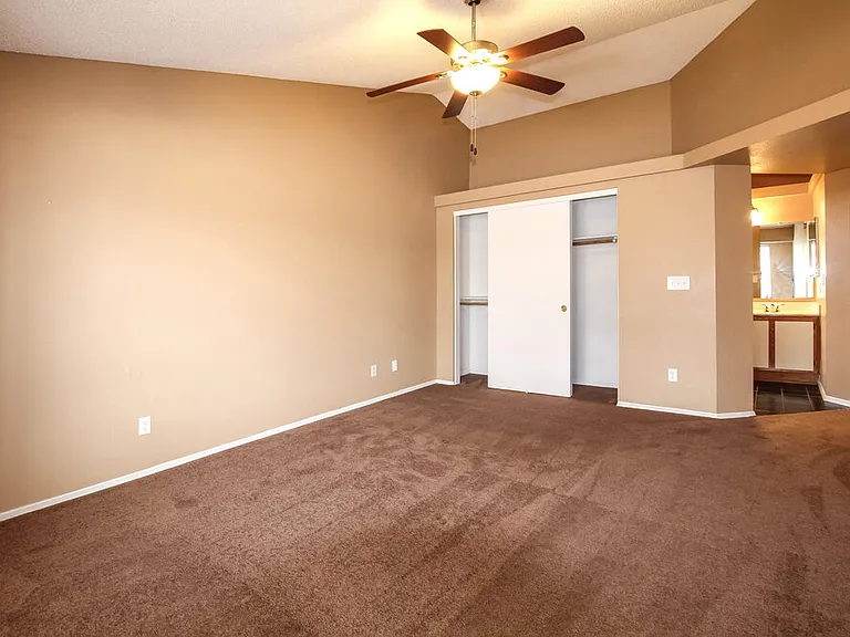 8003 W Larkspur Dr — Photo 7