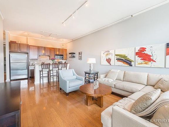 4th image of 1819 S Michigan Ave Unit 401