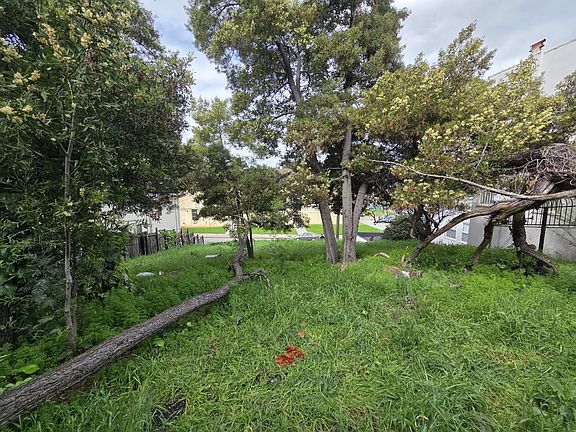 4th image of 2120 35th Ave