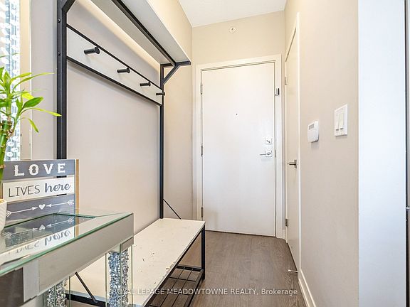 4th image of 2093 Fairview St #1902
