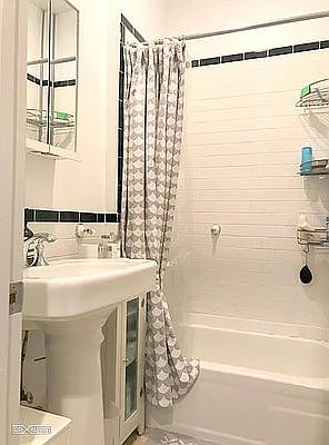 5th image of 139 E 13th St #5W