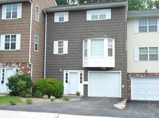 10 Sandra Ln, Bloomingdale, NJ 07403