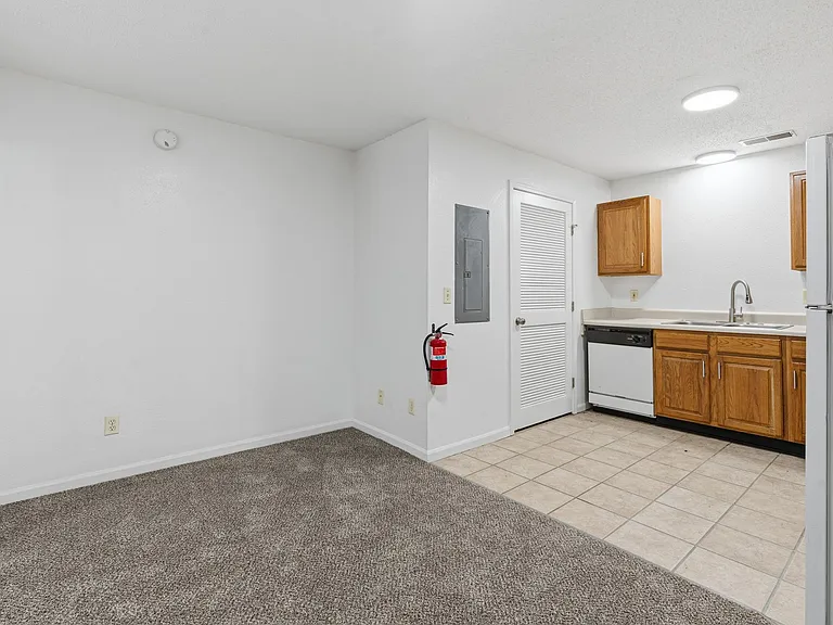Mid-Town Apartments — Photo 42