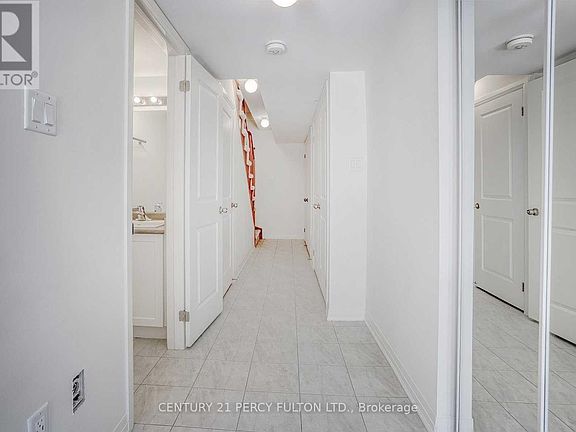 3rd image of 253 Lord Elgin Ln
