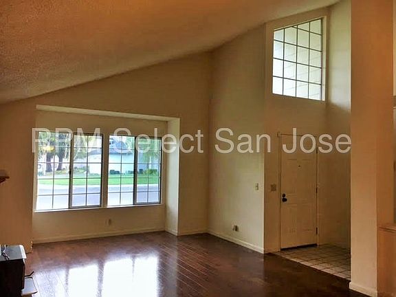 3rd image of 456 Danbury Cir