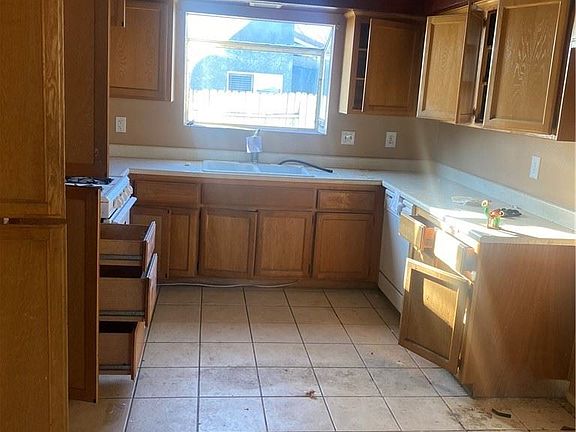 5th image of 25198 Jutland Dr