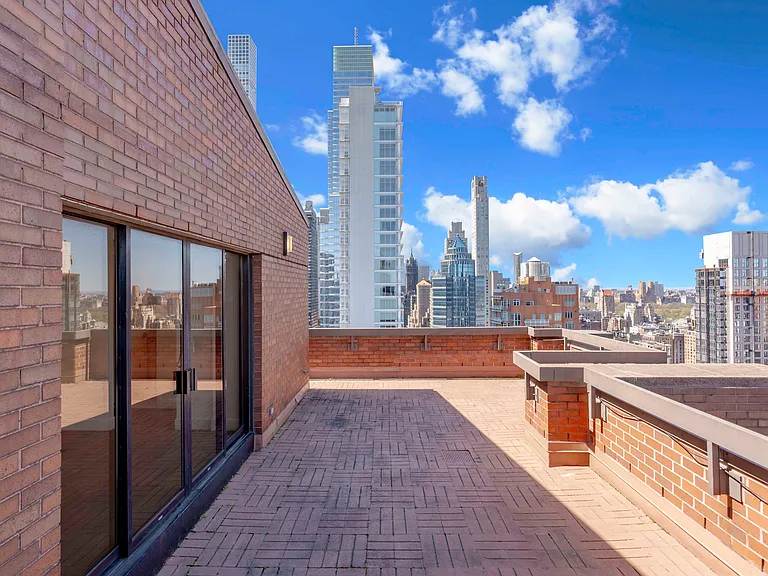 245 E 58th St #Penthouse A — Photo 17