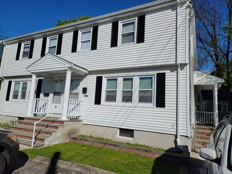 18 Vivian Dr #18