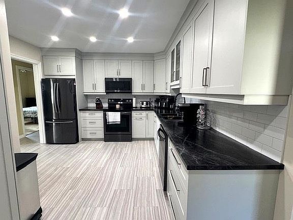 4th image of 15 Phillips Ave