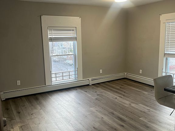 4th image of 27 Vine St #6